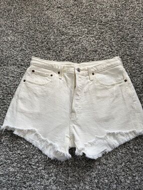 Levi's Off White Cream 501  High-Rise Frayed Hem Denim Shorts - Size 29